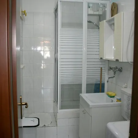 2 Bedrooms At 300 M Away From The With Balcony And Wifi Pescara