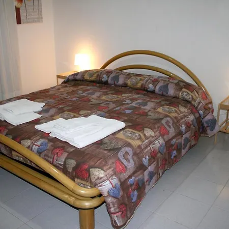 2 Bedrooms At 300 M Away From The With Balcony And Wifi Appartement Pescara