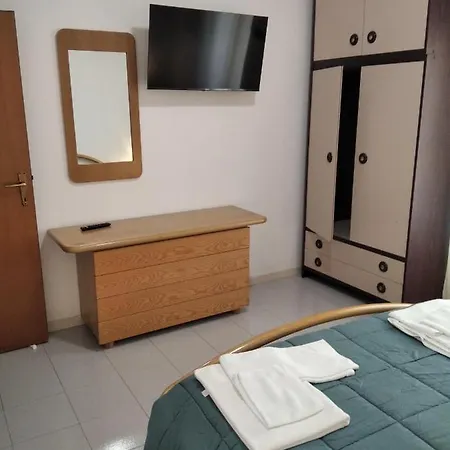 2 Bedrooms At 300 M Away From The With Balcony And Wifi *