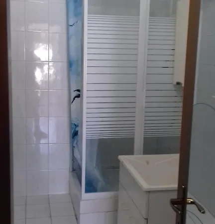 2 Bedrooms At 300 M Away From The With Balcony And Wifi *
