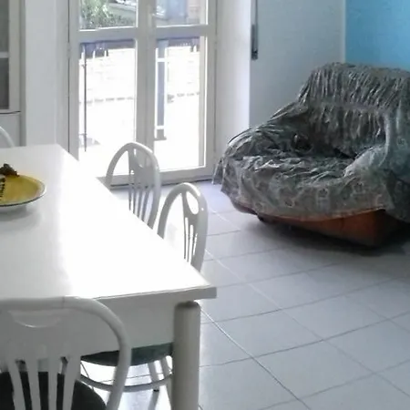 2 Bedrooms At 300 M Away From The With Balcony And Wifi Appartement