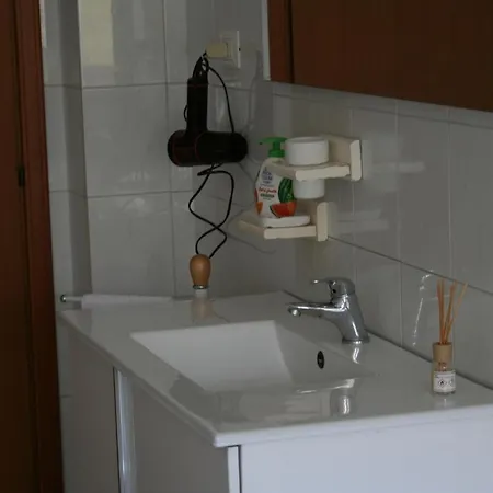 2 Bedrooms At 300 M Away From The With Balcony And Wifi Appartement Pescara
