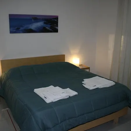 2 Bedrooms At 300 M Away From The With Balcony And Wifi Appartement